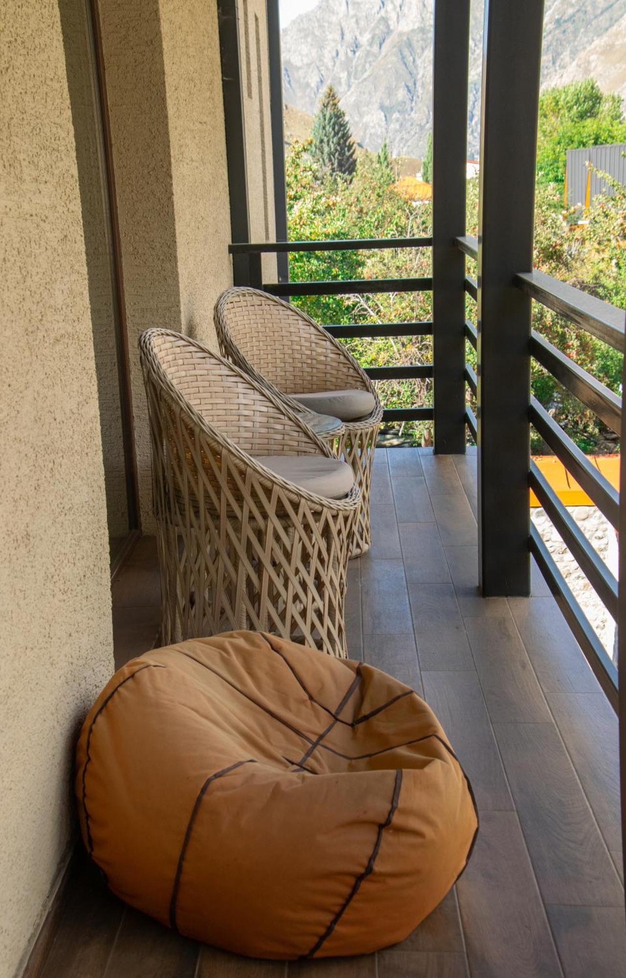 Guest House Oxygen Kazbegi Ngoại thất bức ảnh
