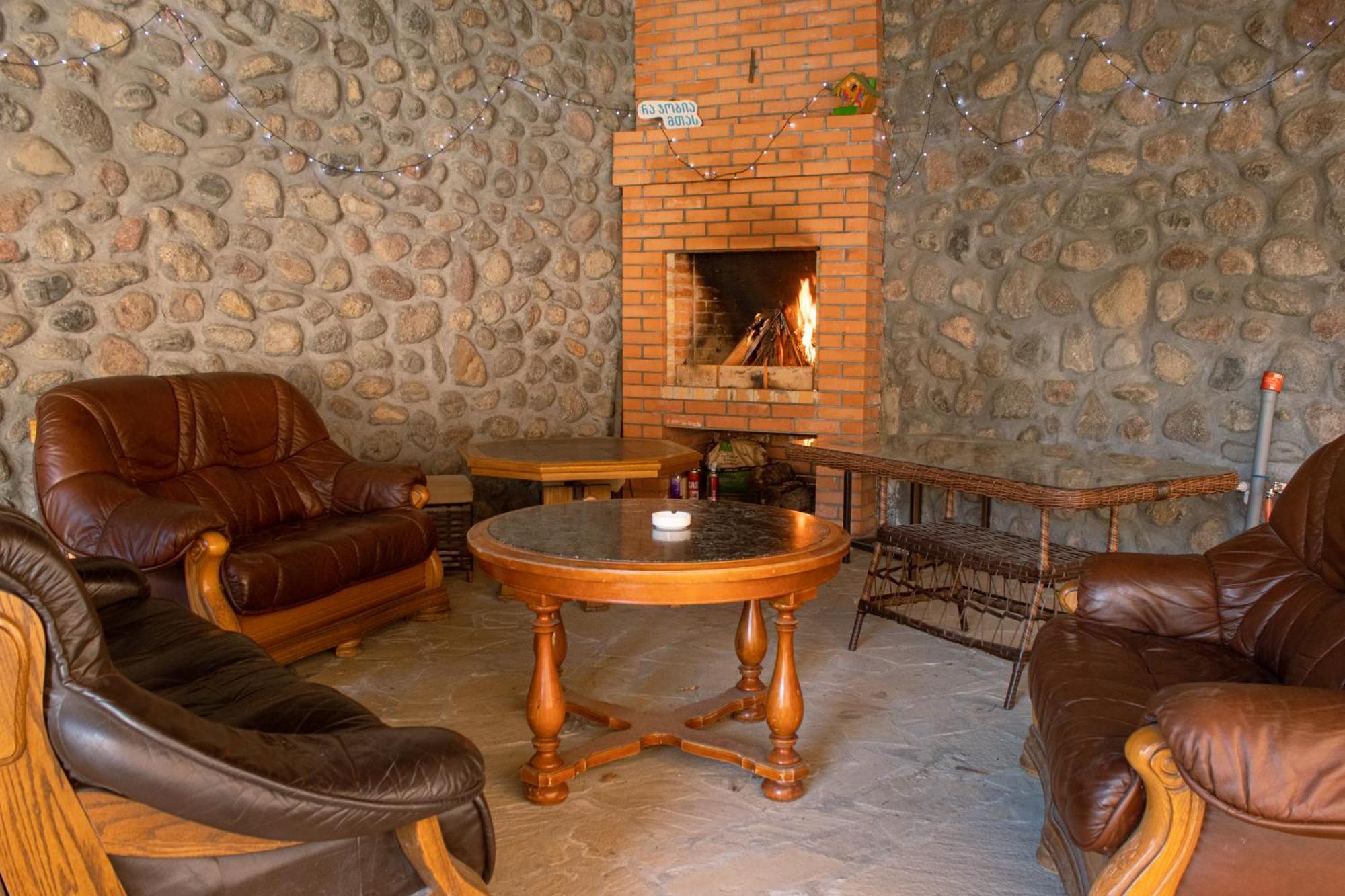 Guest House Oxygen Kazbegi Ngoại thất bức ảnh