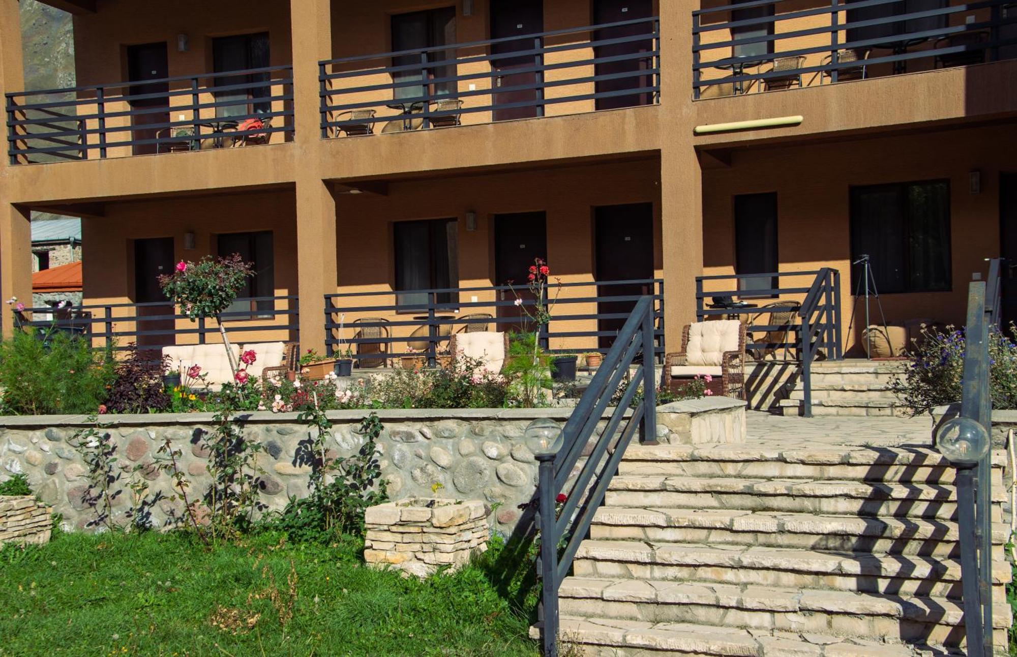 Guest House Oxygen Kazbegi Ngoại thất bức ảnh