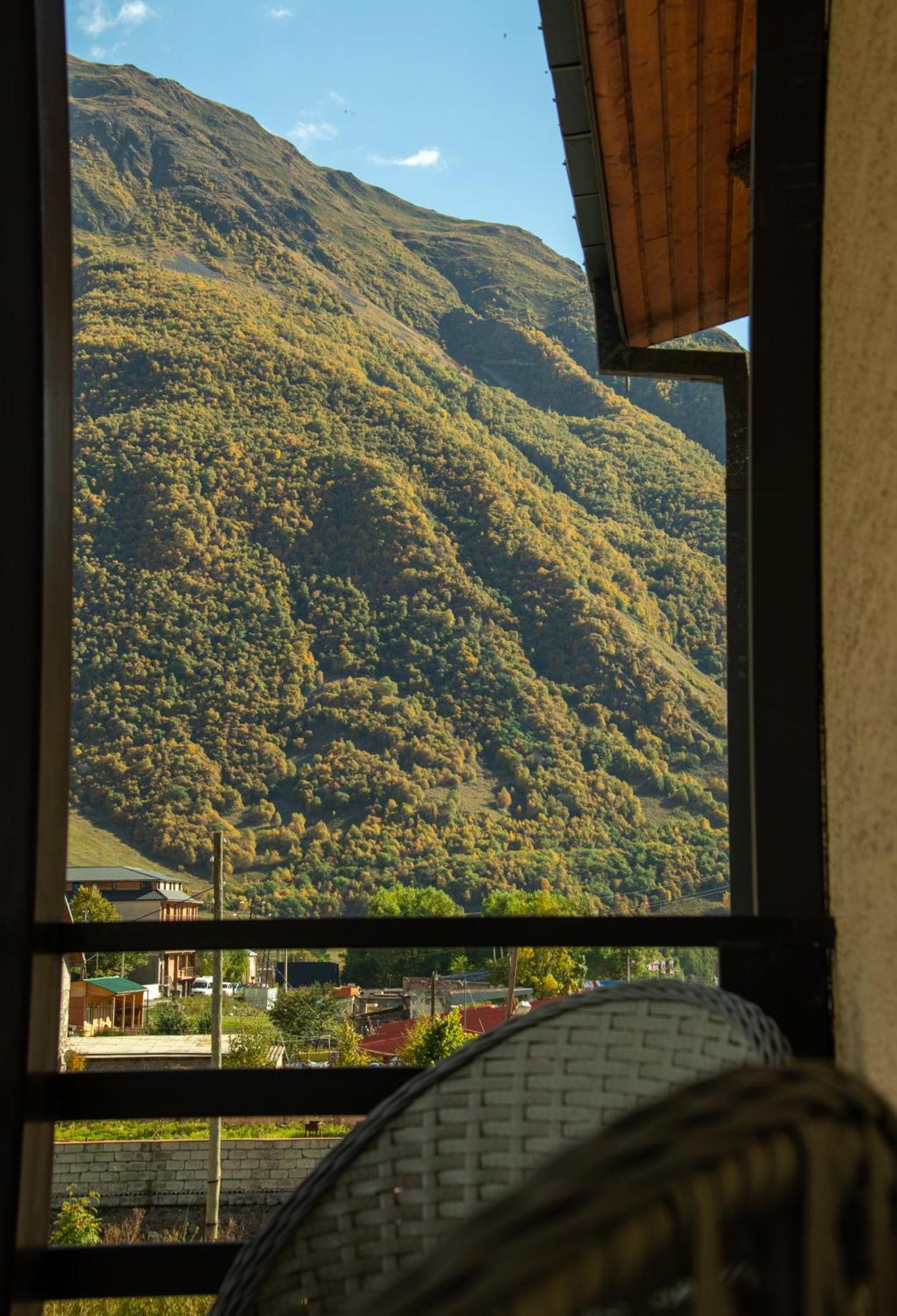 Guest House Oxygen Kazbegi Ngoại thất bức ảnh